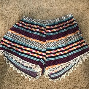 Printed stretch shorts with lace detail